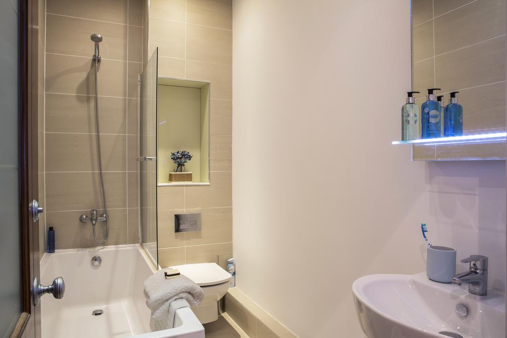 Finchley Central Luxury 3 Bed Triplex Loft Style Apartment هيندون المظهر الخارجي الصورة